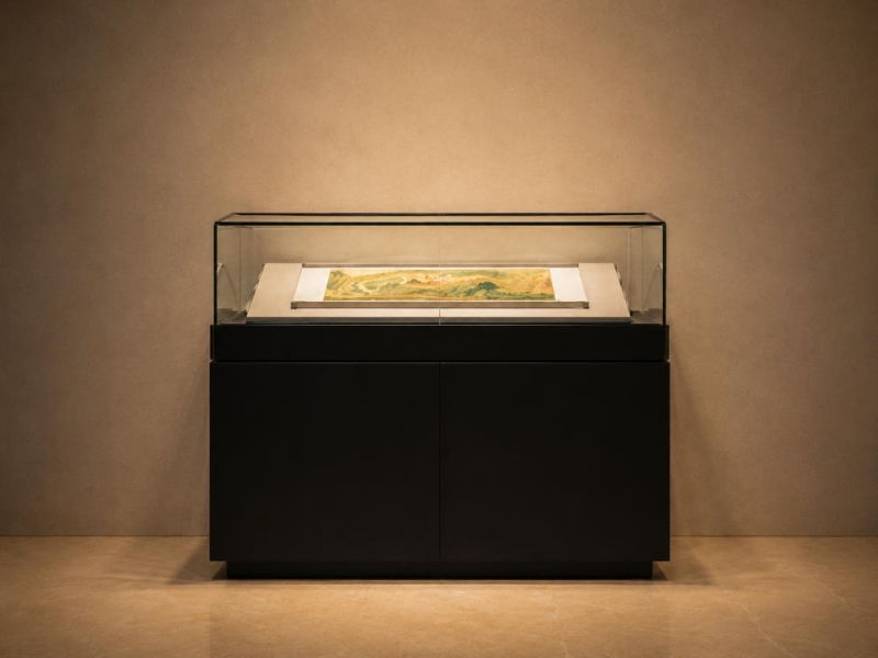 Low-Profile Freestanding Horizontal Artifact Display Case | Museum Showcase