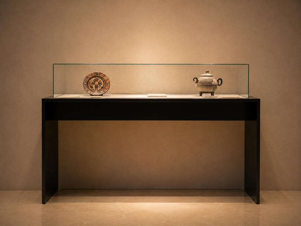 Open-Frame Tabletop Artifact Display Case | U-Base Showcase 1 Open-Frame Tabletop Artifact Display Case | U-Base Showcase