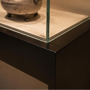 Open-Frame Tabletop Artifact Display Case | U-Base Showcase 3 U-shaped black base, glass enclosure and interior lining material details