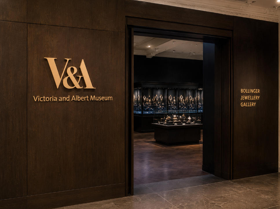 V&A Jewelry Vitrine | Dark Wood Gallery Treasure Unit
