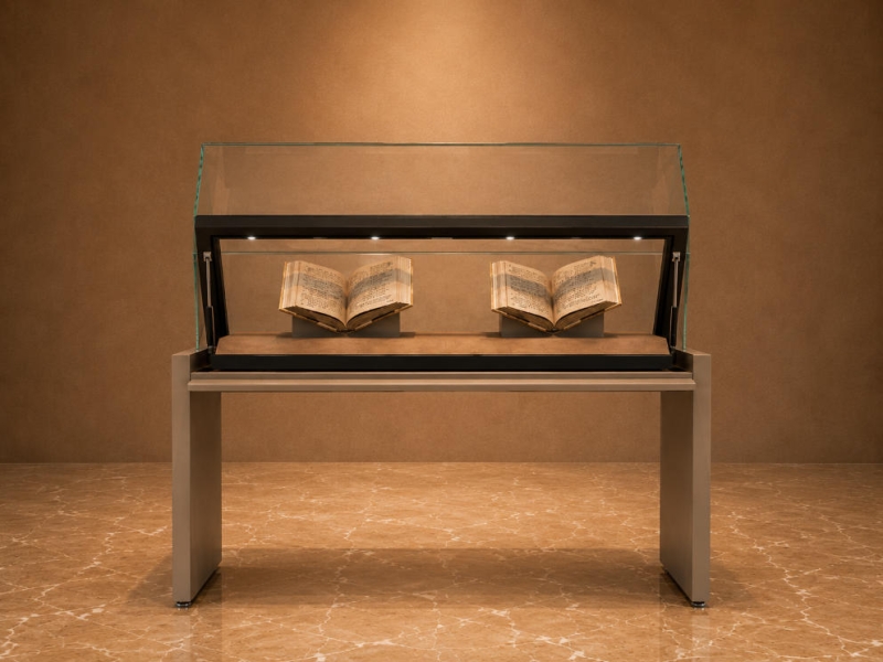 Slant Top Book Vitrine | Museum Document Display Library Display Pedestal – Sunzen Display
