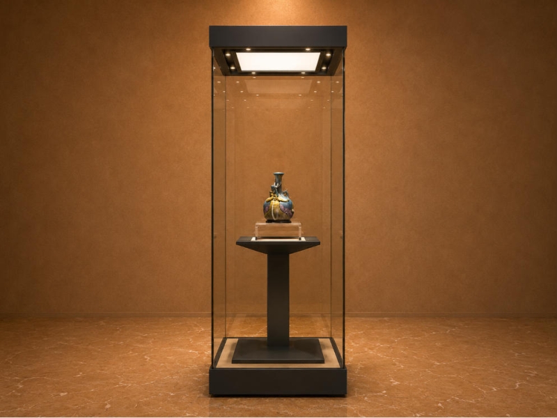 Tall Square Artifact Vitrine | Central Pillar Museum Plinth Slim Vertical Museum Booth – Sunzen Display