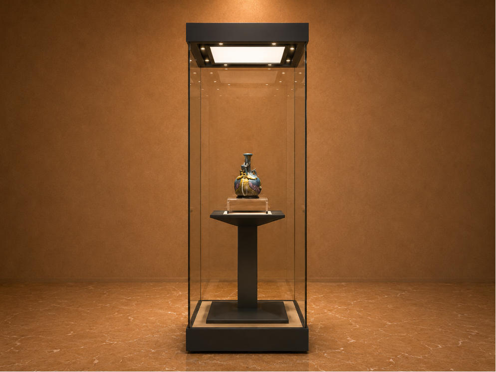 Tall Square Artifact Vitrine | Central Pillar Museum Plinth Slim Vertical Museum Booth – Sunzen Display 1 Tall Square Artifact Vitrine | Central Pillar Museum Plinth Slim Vertical Museum Booth – Sunzen Display