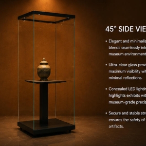 Square Bronze Vitrine | Central Stand Booth Wood Top Pedestal Case Tall Cube Glass Unit Metal Relic Display Cabinet 4 Close-up single central black support column, solid wood display plinth, full four-sided UV glass inside square bronze vitrine central stand booth