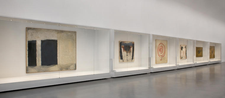 The Broad Los Angeles White Box Contemporary Art Museum 1 White steel art vitrines invisible frame contemporary art storage