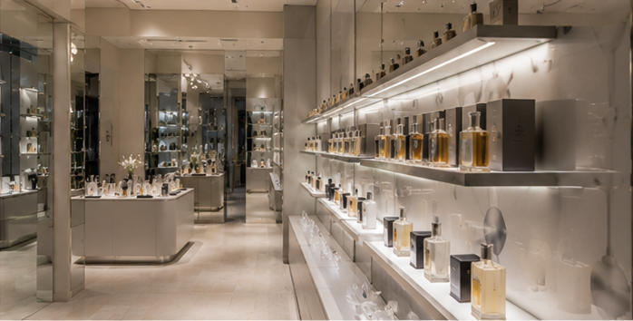 Recessed cold light stand for aisle layered exhibits