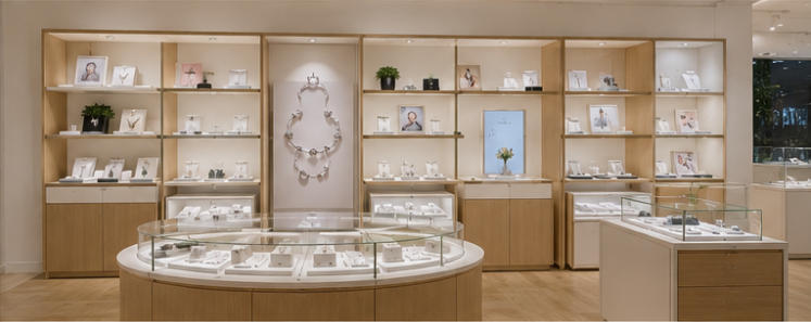 Minimalist retail fixture for social sharing photo zone