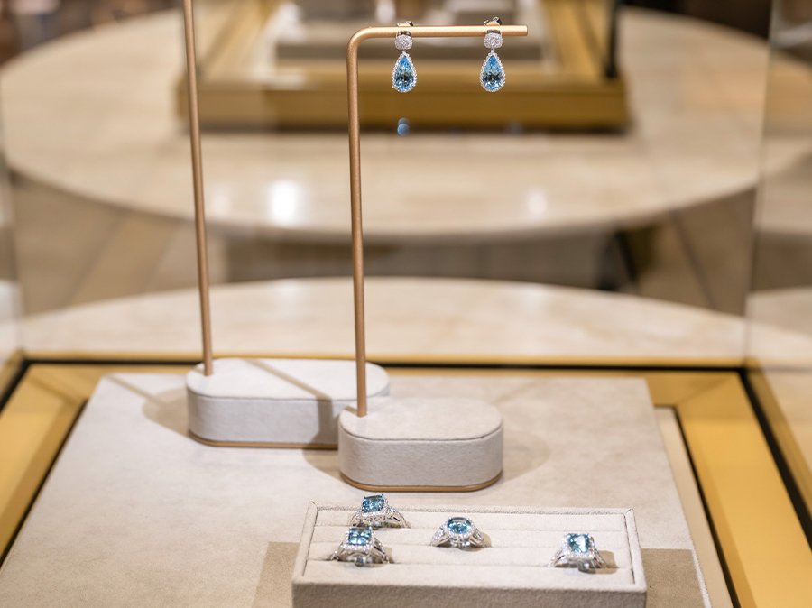 Curved fluid interior design luxury store
